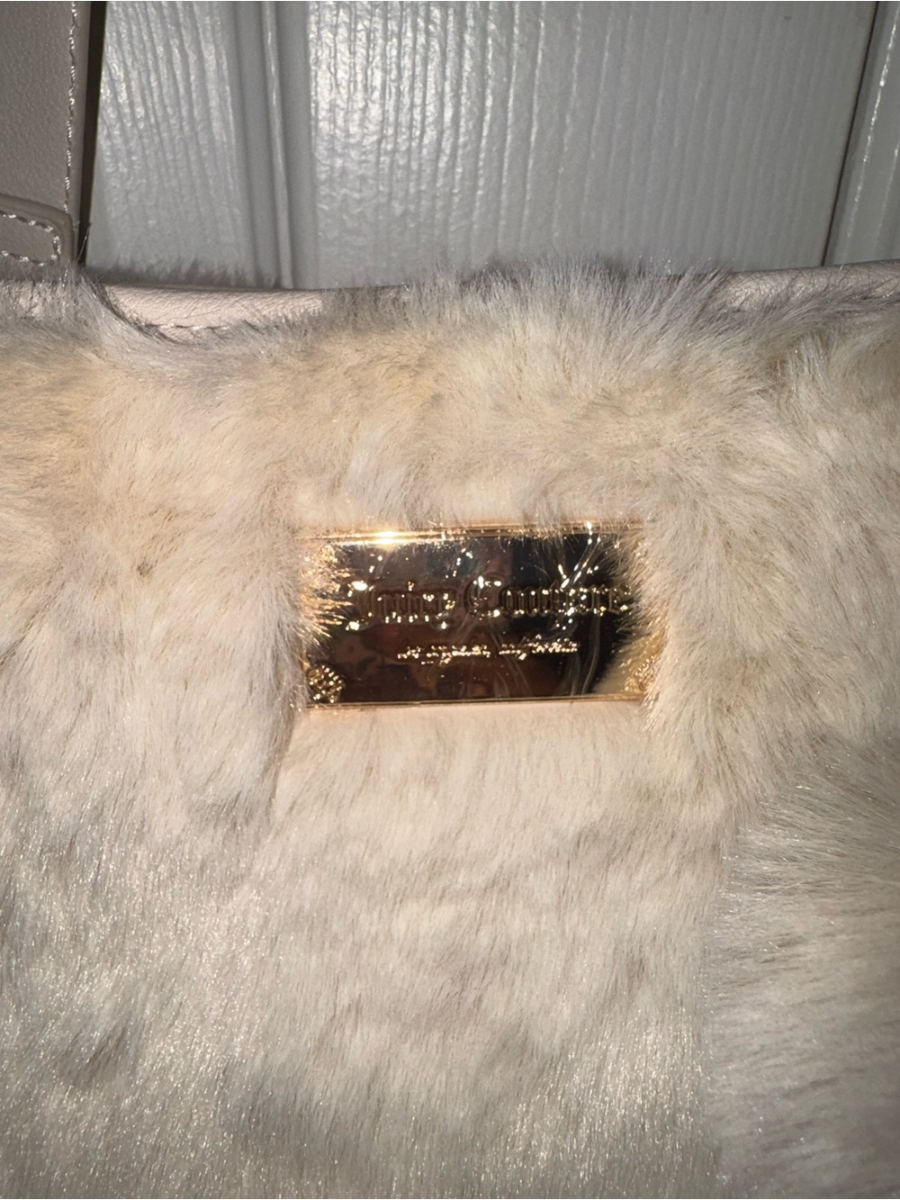 Juicy Couture White Faux Fur Shoulder Bag with Pom Pom Charm New with Tags - Picture 3 of 16
